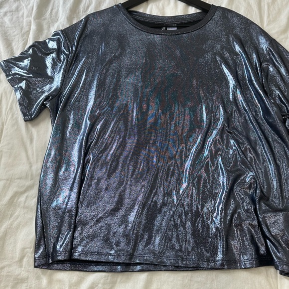 H&M Shimmering Silver Short Sleeve Top - Picture 4 of 9